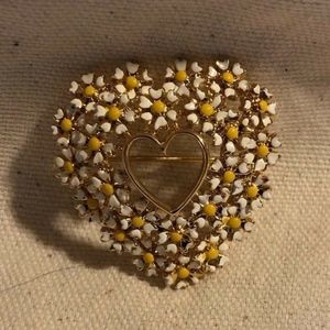 Gold Tone Yellow and White Enamel Daisy  Brooch